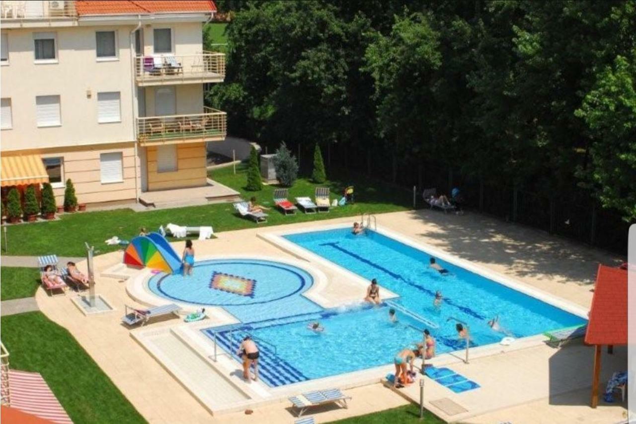 شقة Paris-Lux. Hajdúszoboszló المظهر الخارجي الصورة